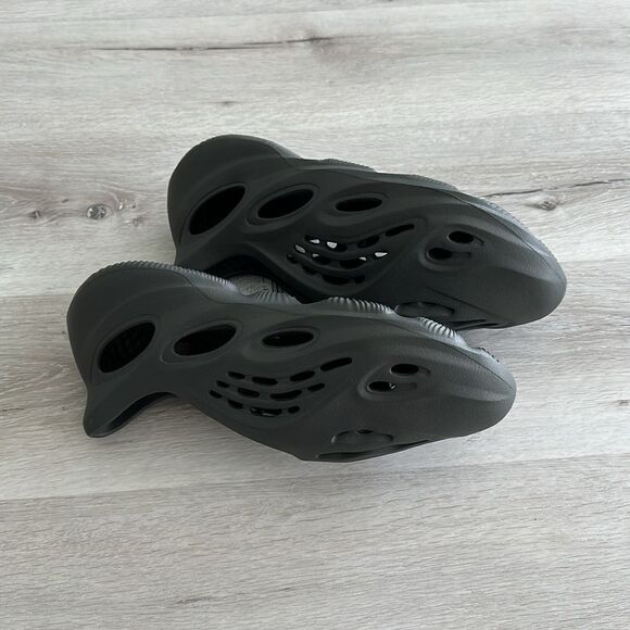 adidas Yeezy Foam RNR Carbon 13 NWT IN BOX - Picture 11 of 12